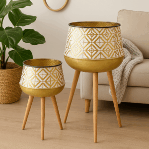 Cache-pots dorés sur pieds bois